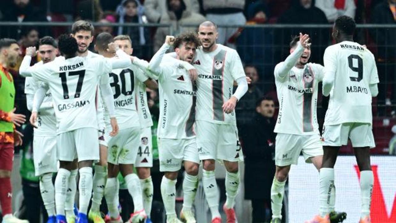 Süper Lig'de şampiyonluk yarışı nefes kesiyor: Fark 1'e düştü! İşte son puan durumu