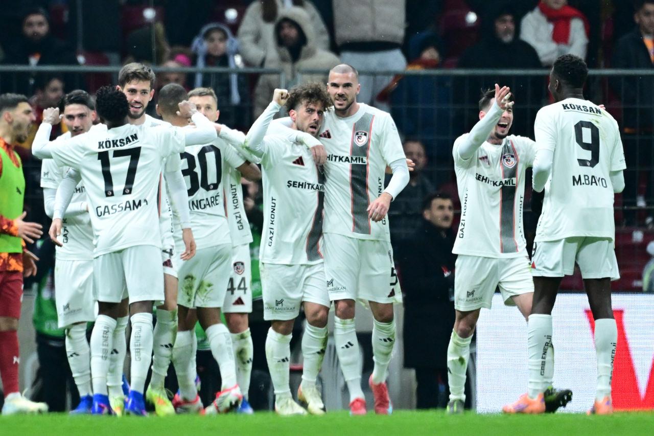 Kıran kırana şampiyonluk yarışı! Lideri devirip Süper Lig ateşini yaktılar