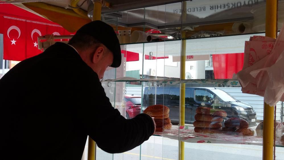 Yeşilçam'ın ünlü ismi simit satarak geçiniyor!