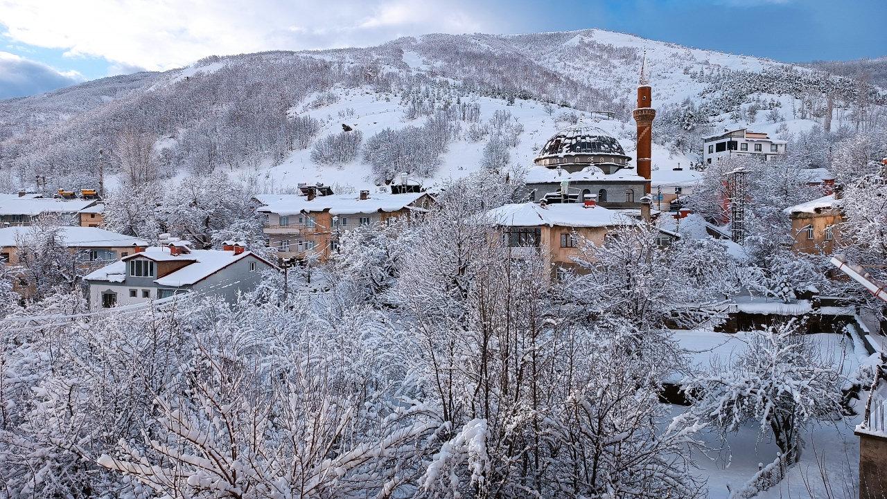 Yoğun Kar Yağışı Nedeniyle 700 Yolcu Otobüslerinde Mahsur Kaldı, Yollar Kapandı