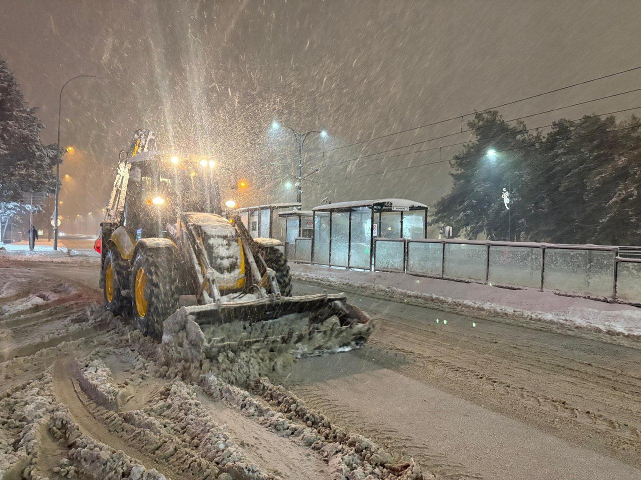 Yoğun Kar Yağışı Nedeniyle 700 Yolcu Otobüslerinde Mahsur Kaldı, Yollar Kapandı