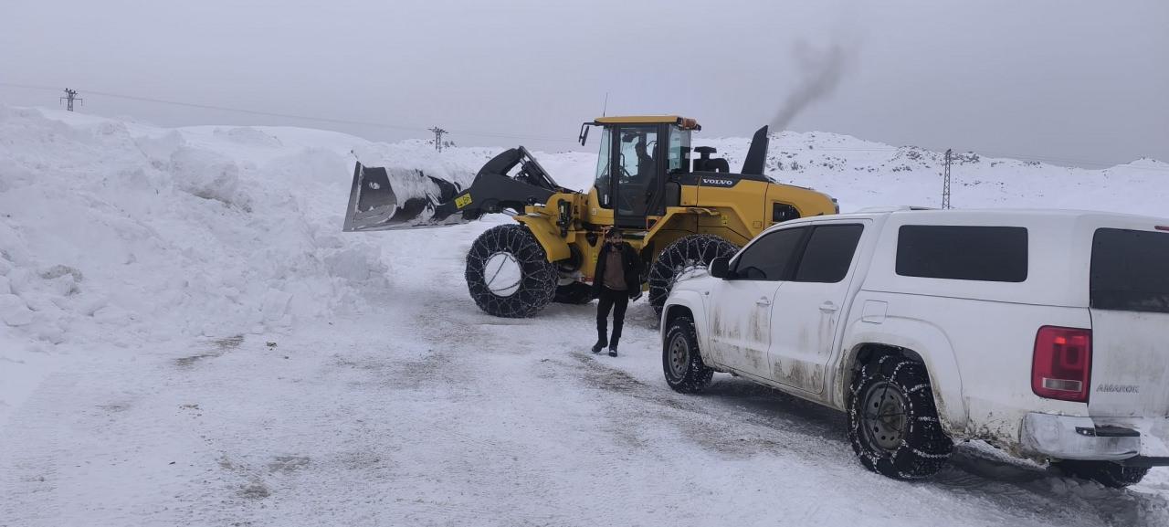 Yoğun Kar Yağışı Nedeniyle 700 Yolcu Otobüslerinde Mahsur Kaldı, Yollar Kapandı