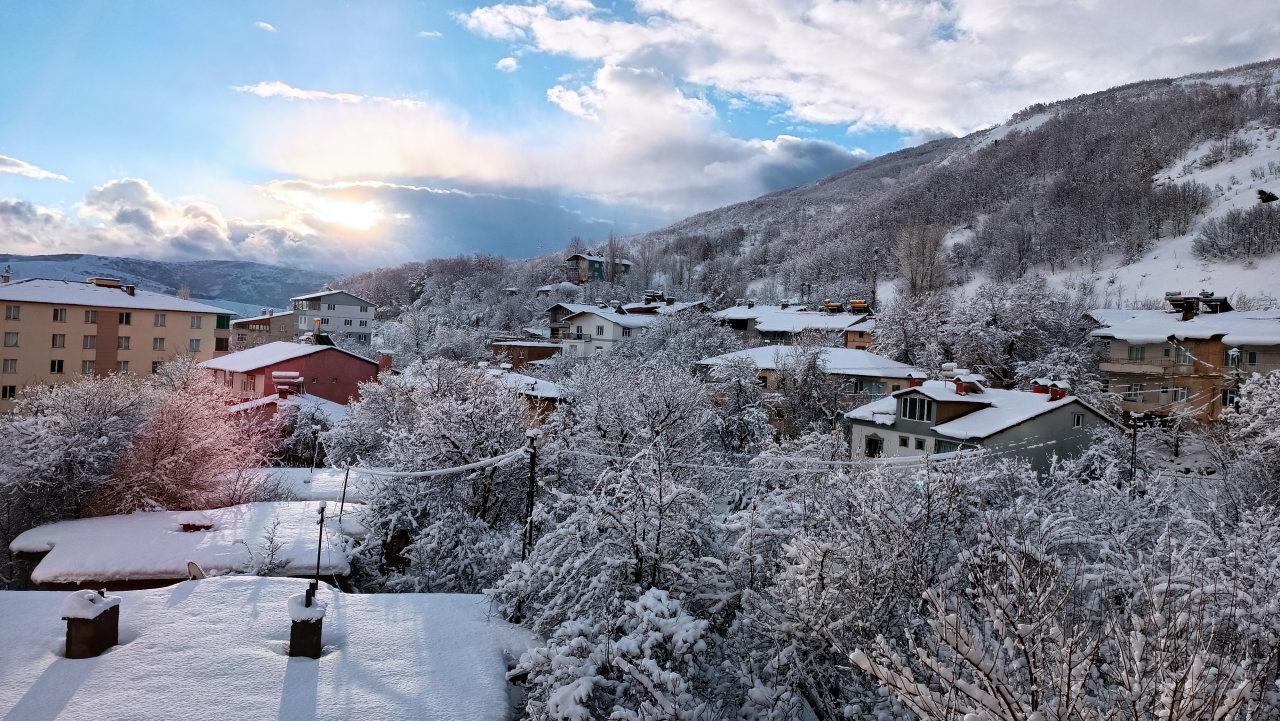 Yoğun Kar Yağışı Nedeniyle 700 Yolcu Otobüslerinde Mahsur Kaldı, Yollar Kapandı