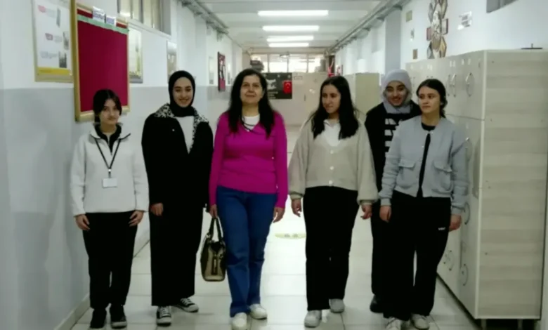 Derya Arısoy - Okuluna Dönüş: Derya Arısoy'dan 30 Yıllık Eğitim Mirası