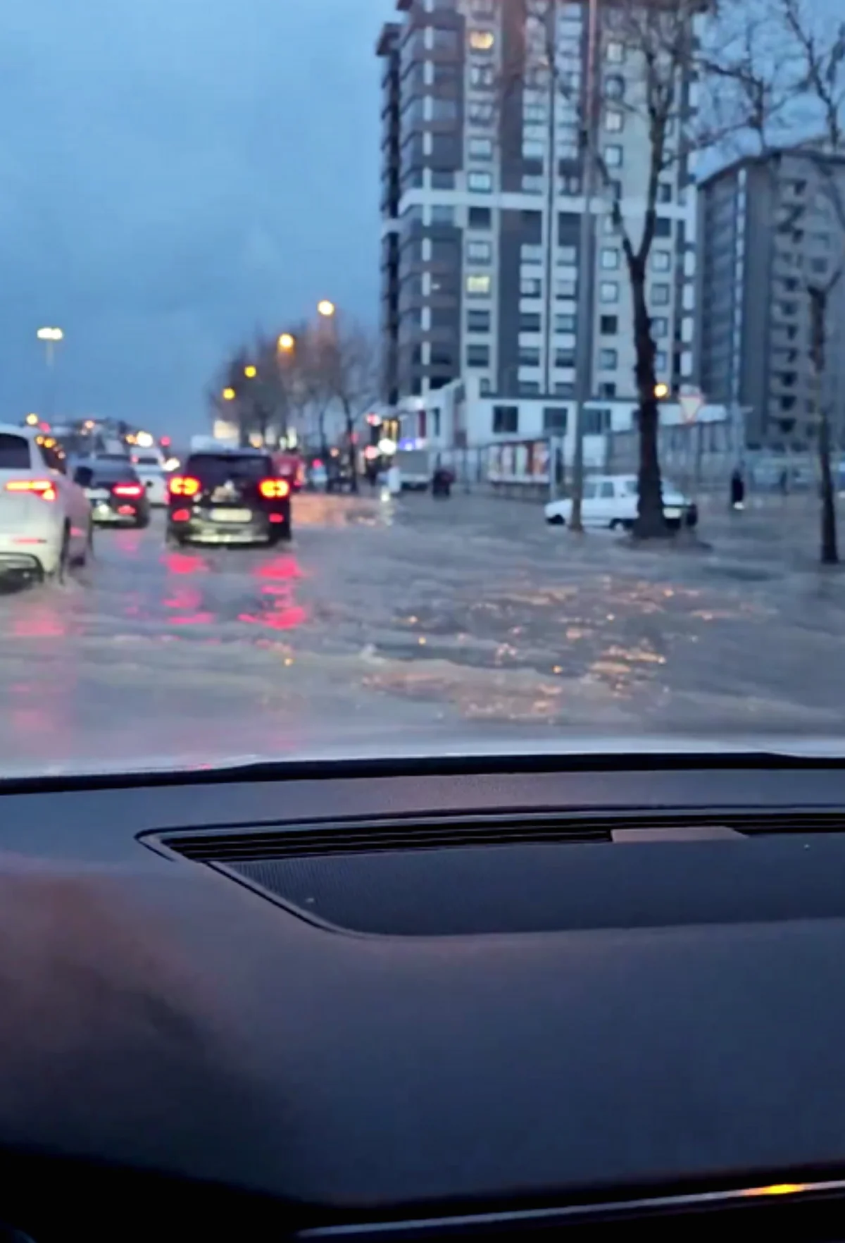 Yağış: Gaziantep Trafiğini Felç Etti