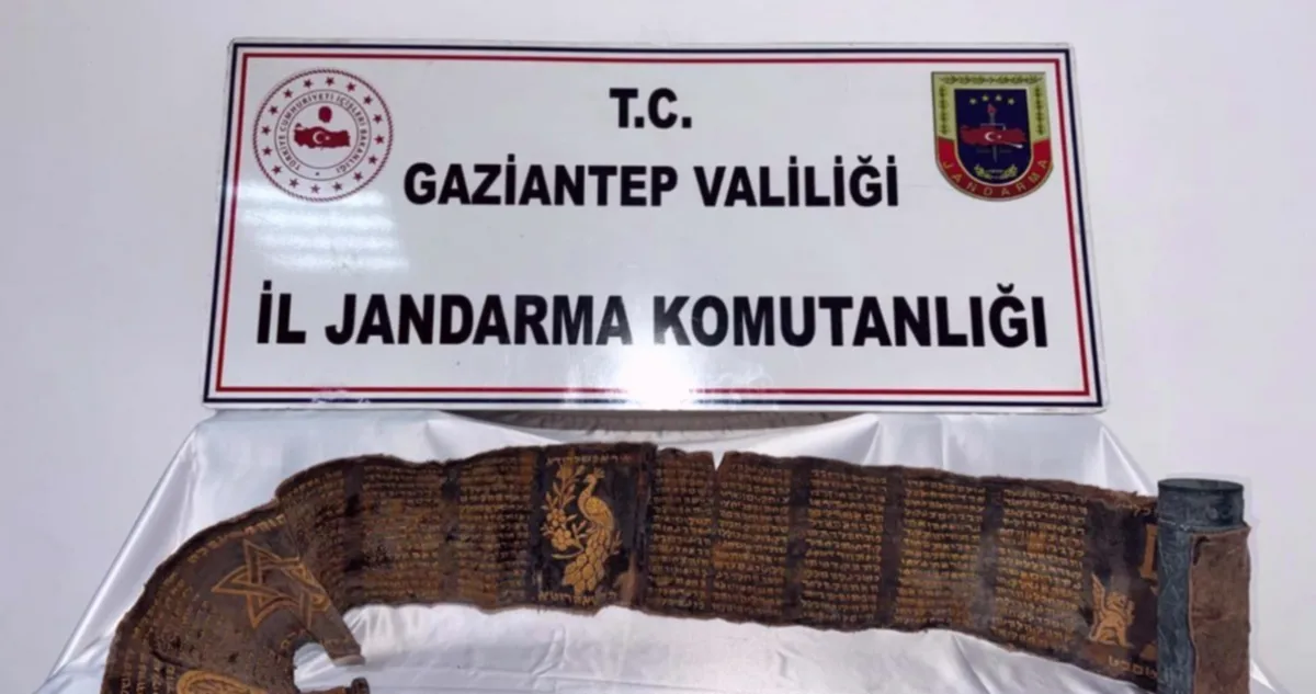 Altın Yazmalı Kitap Ele Geçirildi