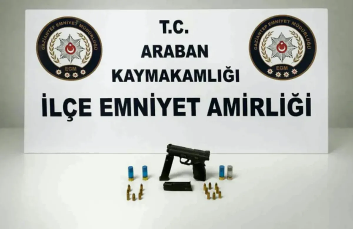 Araban'da Şüpheli Araçtan Silah Çıktı
