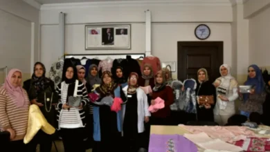 kadın elinde para - Atıklar Kadın Elinde Şekilleniyor, Para Kazanıyor