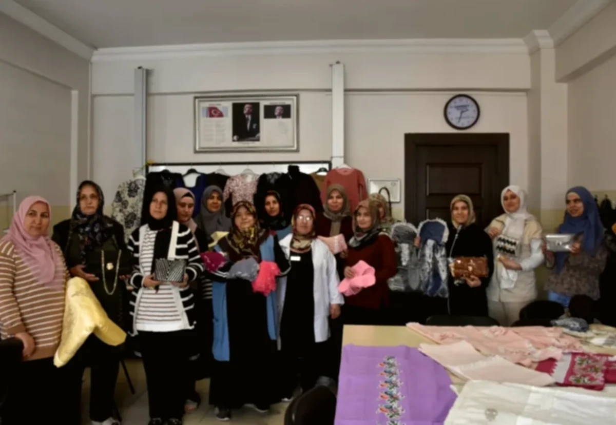 Atıklar Kadın Elinde Şekilleniyor, Para Kazanıyor