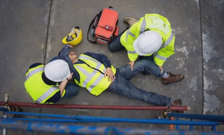 çatıdan işçi düştü - Çatıdan İşçi Düştü: Bir Yaralı