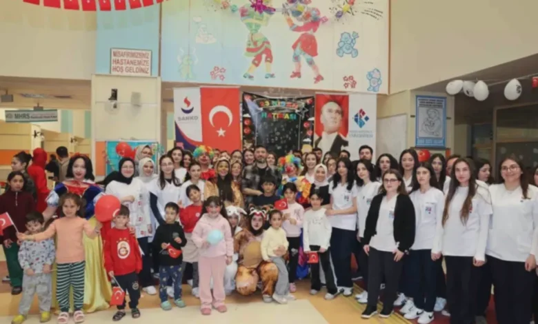 çocuklara bayram hediyesi - Çocuklara Bayram Hediyesi: HKÜ'den Sevgi Dolu Ziyaret