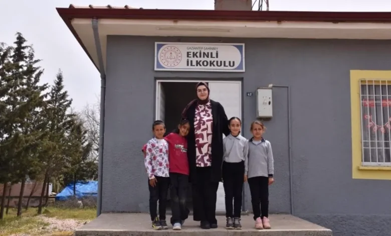 Ekinli Köyü öğretmen - Ekinli Köyü Öğretmen: Köy okulunda yürek ısıtan öğretmen ...