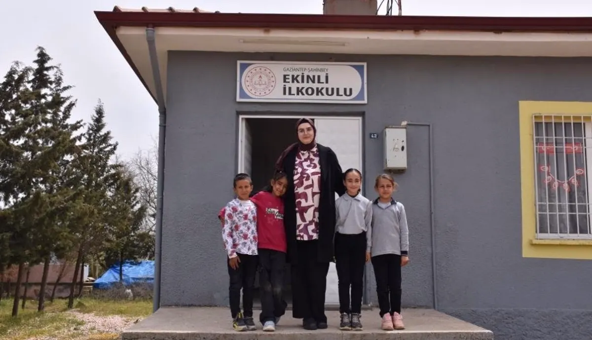 Ekinli Köyü Öğretmen: Köy okulunda yürek ısıtan öğretmen ...