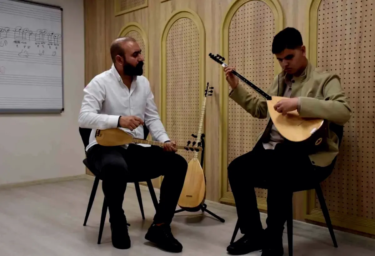 Engelsiz Bağlama: Umut'tan Sanat Dokunuşu