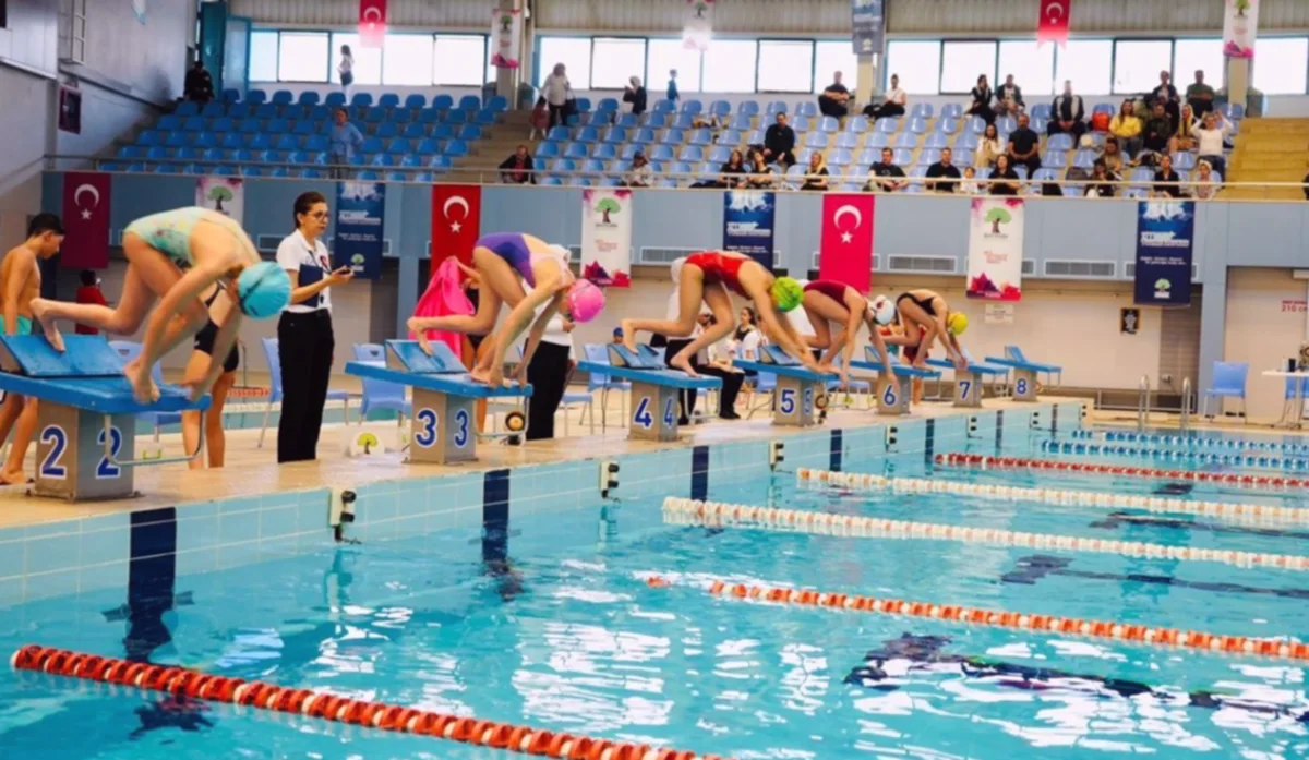 Gaziantep Yüzme Şenliği: Gaziantep'te Minik Yüzücüler Şen...