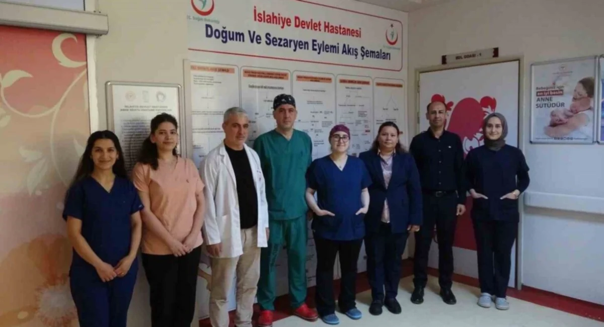 İslahiye'de Deprem Üssü Hastane Şifa Dağıtıyor