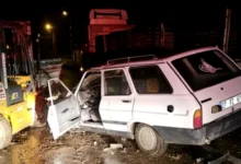 kamyonla çarpışan otomobil - Kamyonla çarpışan otomobil: 4 yaralı