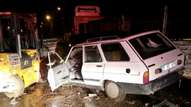 kamyonla çarpışan otomobil - Kamyonla çarpışan otomobil: 4 yaralı