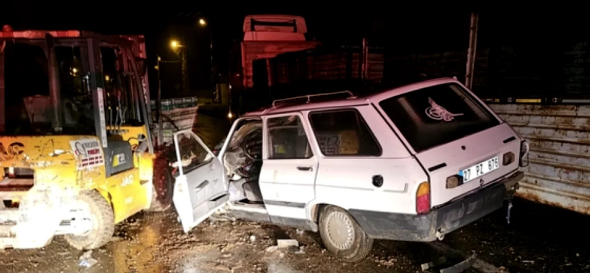 Kamyonla çarpışan otomobil: 4 yaralı