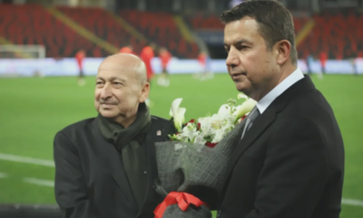 Memik Yılmaz Jest: Yılmaz'dan Özcan'a Polis Haftası Kutla...