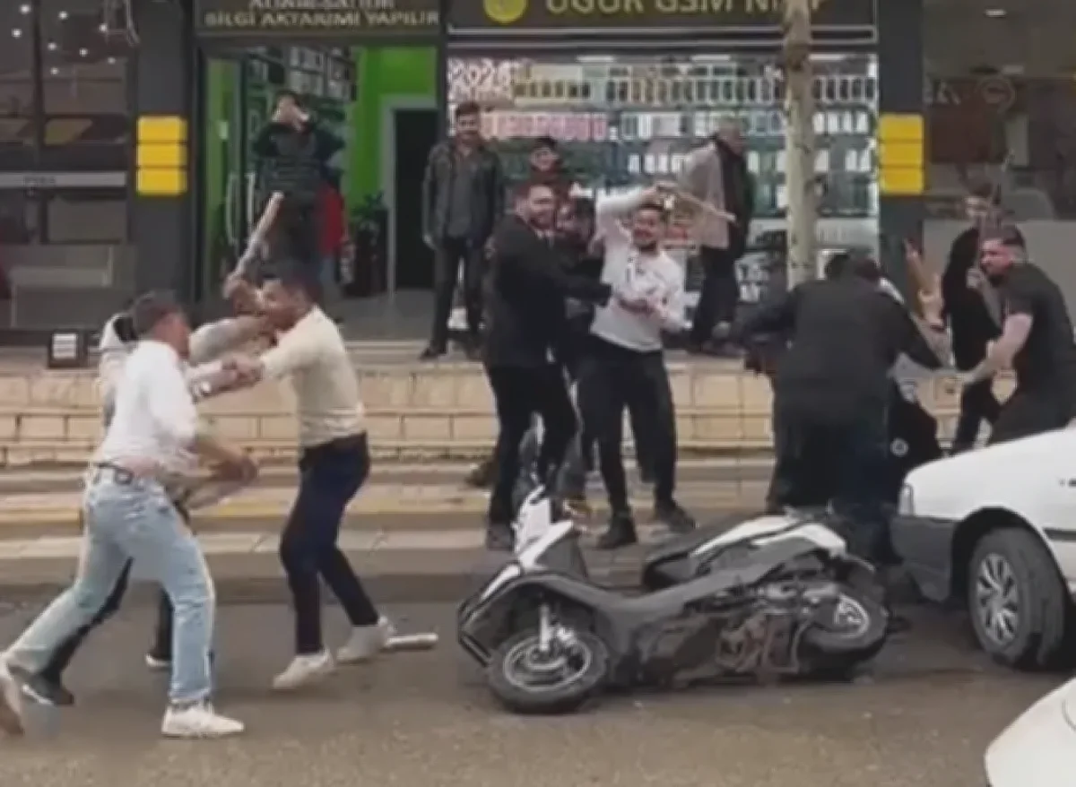 Polis Haftası: Sahte Kavga, Gerçek Sevgi