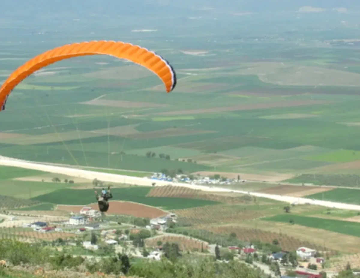 Yamaç Paraşütü Gaziantep'te Nefes Kesti
