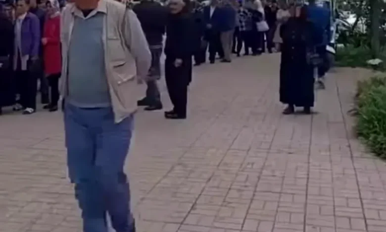 sosyal yardım sırası - Gaziantep'te Sosyal Yardım Sırası: Bekleyiş Sürüyor