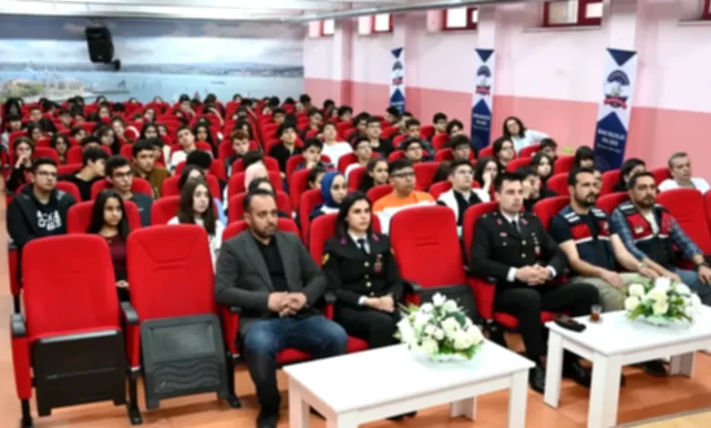Jandarma kariyer rehberliği - Jandarma, gençlere kariyer yolunu açtı