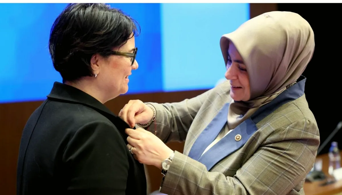 Kadın Kolları AK Parti'ye Geçti