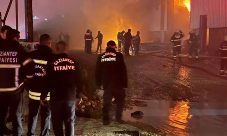mobilya yangını - Mobilya Yangını: Gaziantep'te Fabrika Alev Aldı