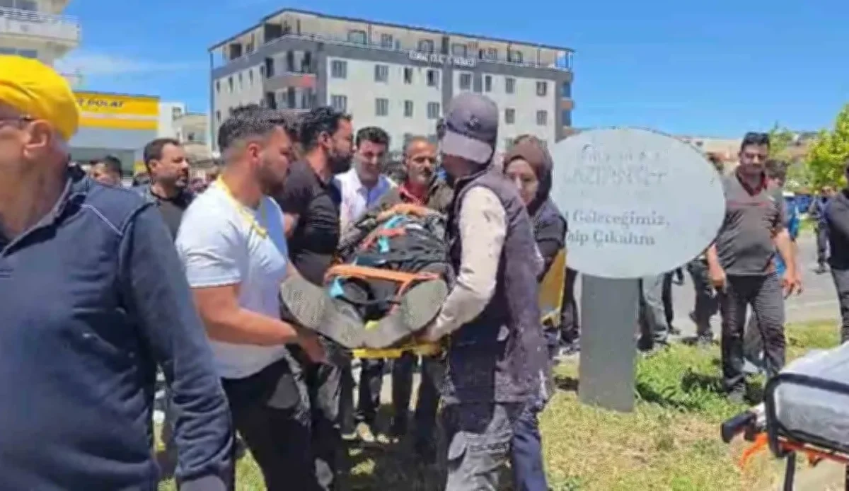 Nizip Fıstık Hali'nde Motosiklet Kazası: Yaşlı Sürücü Yar...