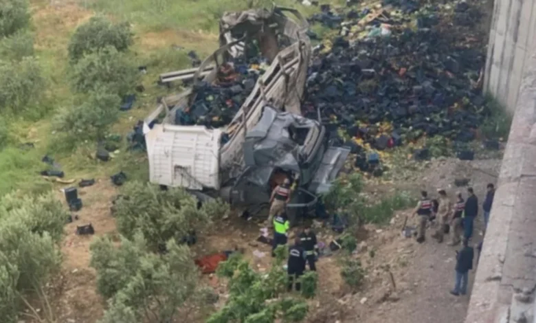 Nurdağı trafik kazası - Nurdağı Trafik Kazası: Nurdağı Viyadüğü'nde Sebze Tırı Fa...