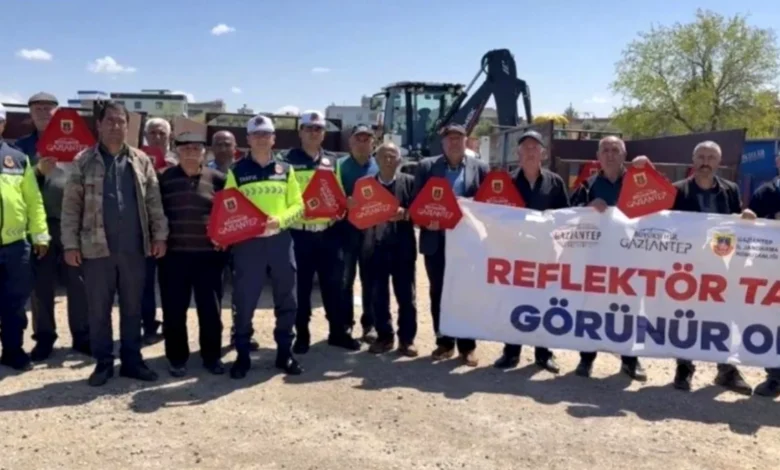 Traktörlere Reflektör Desteği - Traktörlere Reflektör Desteği: Güvenlik Artıyor