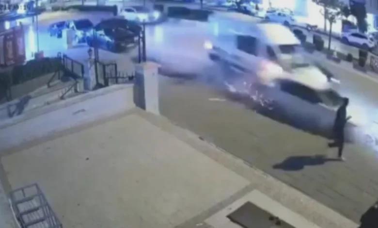 vakaya giden ambulans kaza - Vakaya Giden Ambulans Kaza Yaptı: Ölümden Döndü