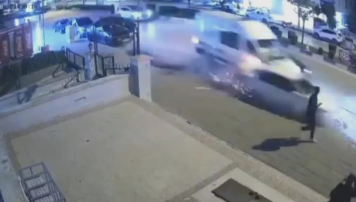 Vakaya Giden Ambulans Kaza Yaptı: Ölümden Döndü