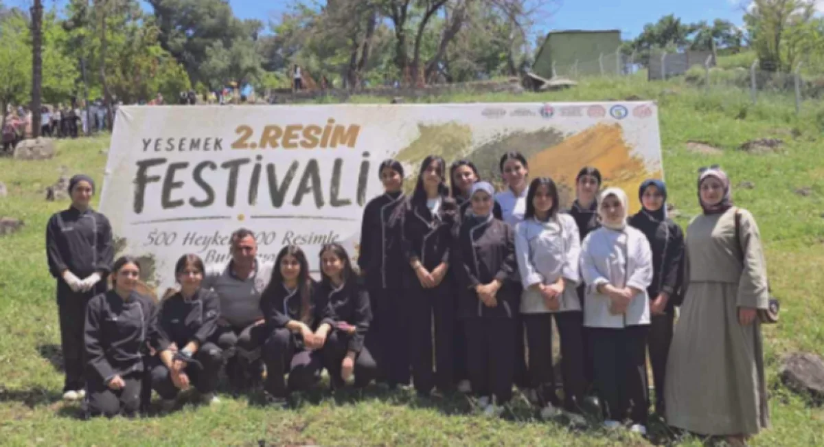 Yesemek'te Öğrenci Resimleri Sanatla Buluştu