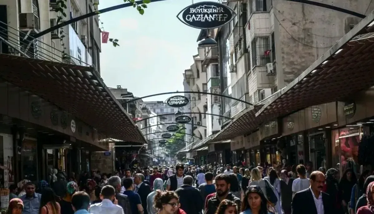 Benzin Fiyatı Düştü: Gaziantep'te Yüzler Gülüyor!