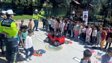 trafik eğitimi çocuk - Çocuklar Trafikte Bilinçleniyor: Gaziantep'te Eğitim
