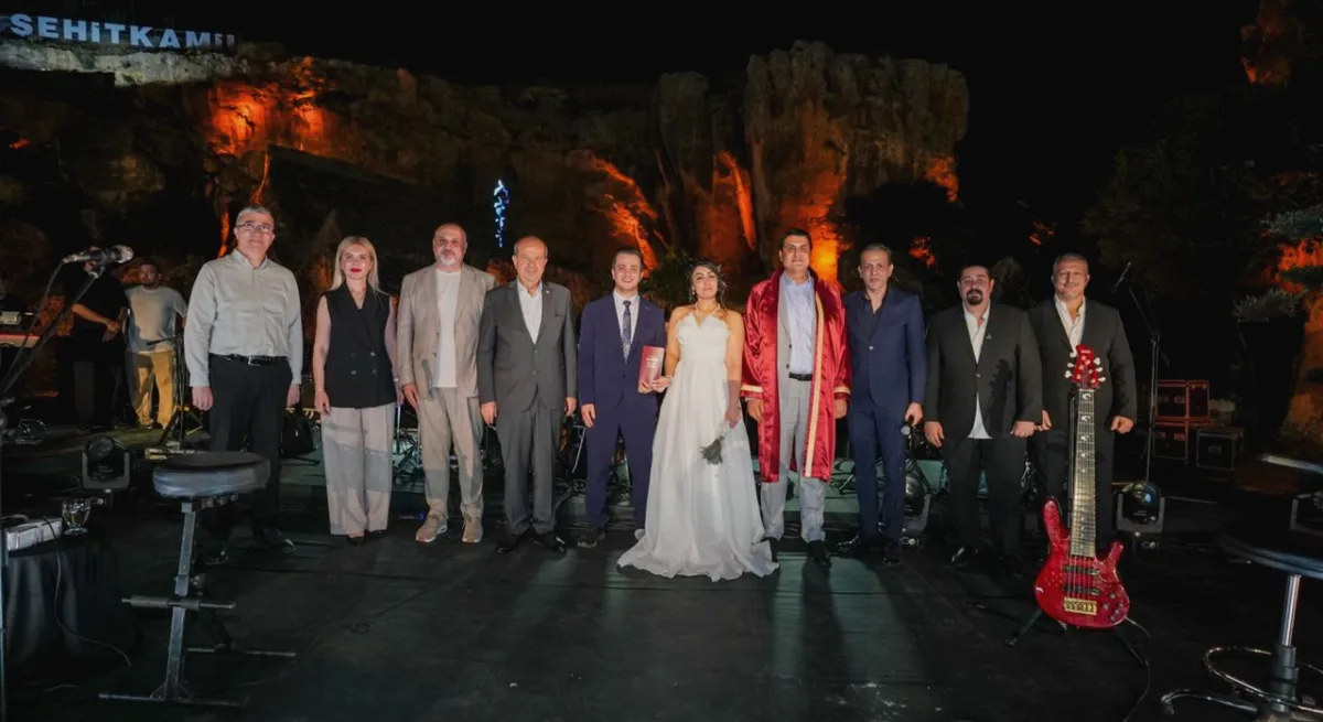Dülük'te Düğün Gecesi, Tarihe Dokundu