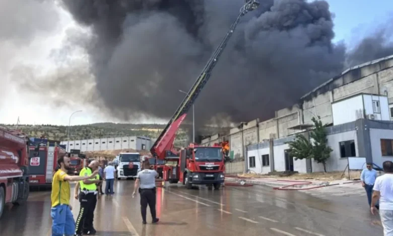 gaziantep osb fabrika yangını - Gaziantep OSB'de Tekstil Fabrikası Alevlere Teslim