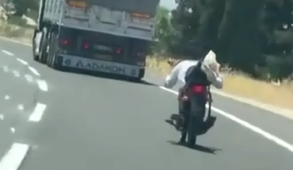 Gaziantep'te Tehlikeli Motorsiklet Manevrası: Kaza Riski