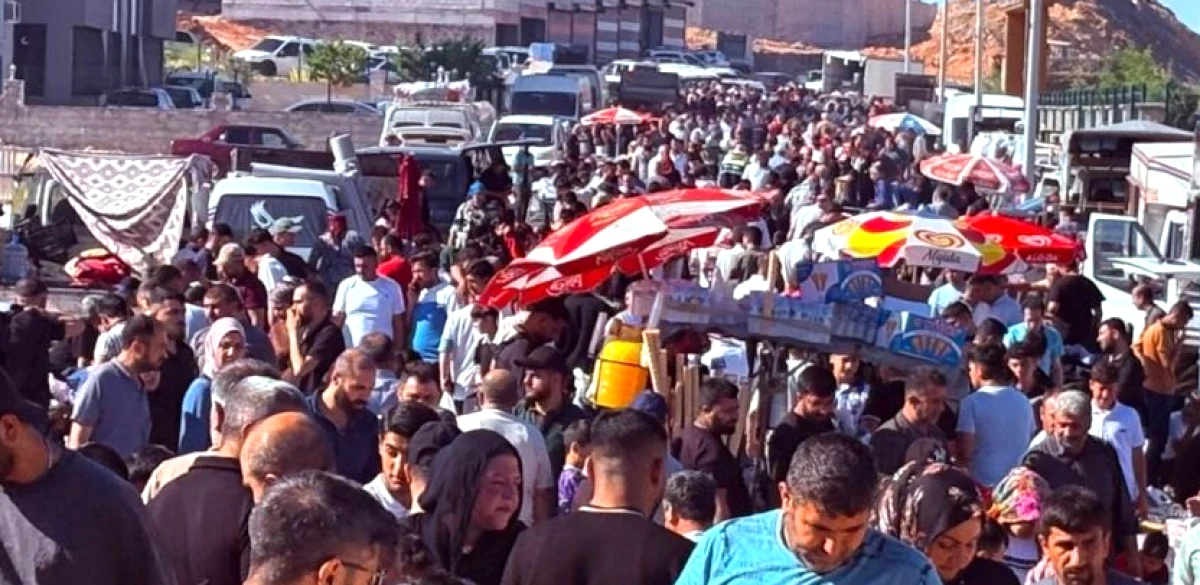 İncilikaya'da Pazar Tezgâhları Trafiği Kilitledi