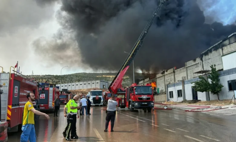 OSB büyük yangın - OSB'de Büyük Yangın: Molhan Tekstil Kül Oldu