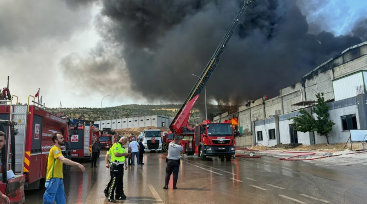 OSB'de Büyük Yangın: Molhan Tekstil Kül Oldu
