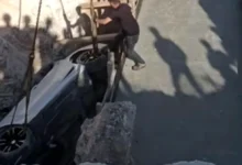 Serinevler kaza - Serinevler'de Lüks Araç Köprü Çukuruna Düştü