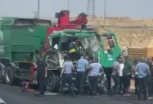 çöp kamyonu tıra çarptı - Çöp Kamyonu Tıra Çarptı: Sürücü Kritik