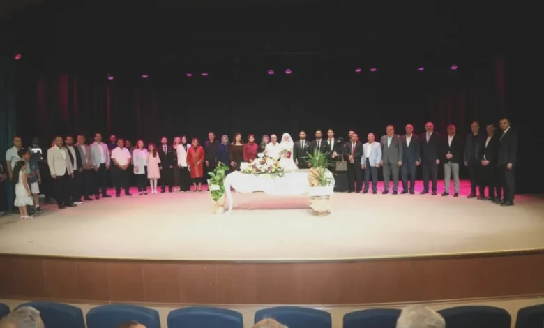 Şahin ailesi mutlu - Şahin Ailesinin Mutlu Günü: Ebubekir ve Hülya Evlendi