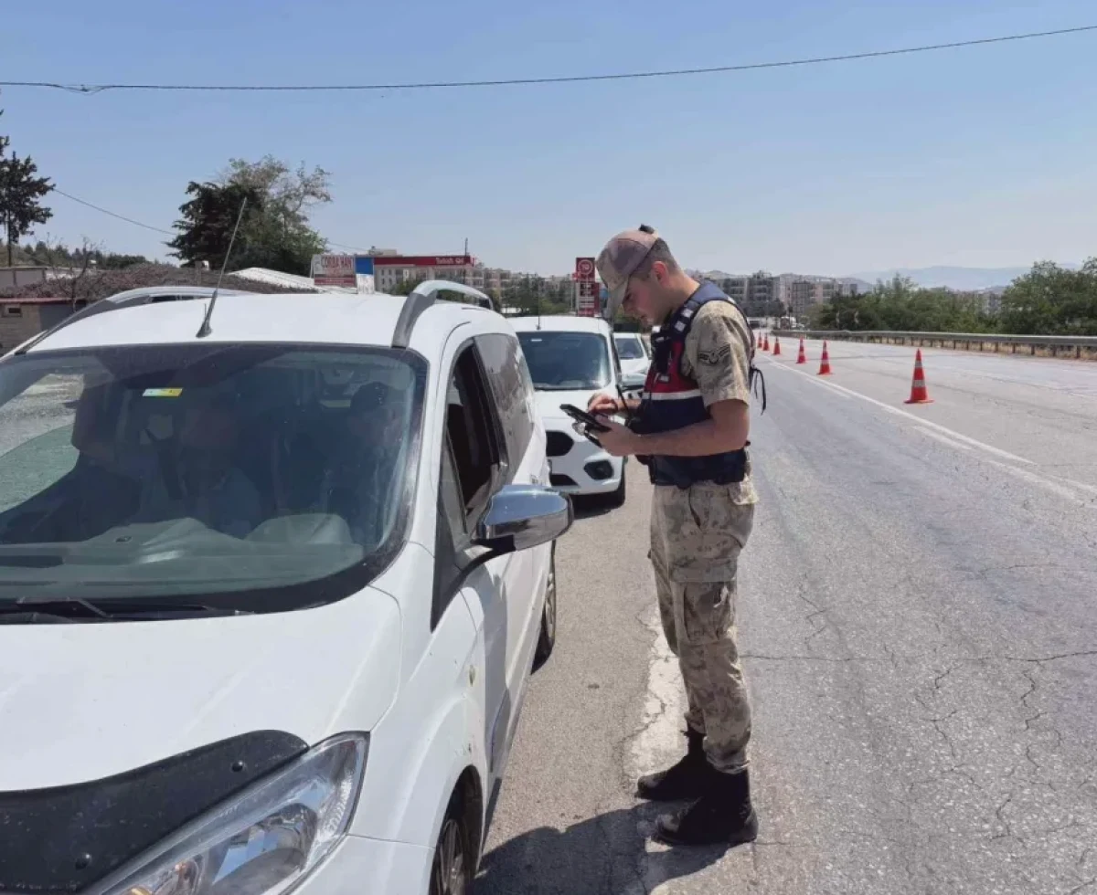 Siber Dolandırıcılara Darbe: 13 Tutuklandı