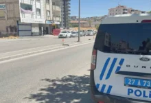 sokakta eşine silahlı saldırı - Sokakta Dehşet: Eşine Silahlı Saldırı