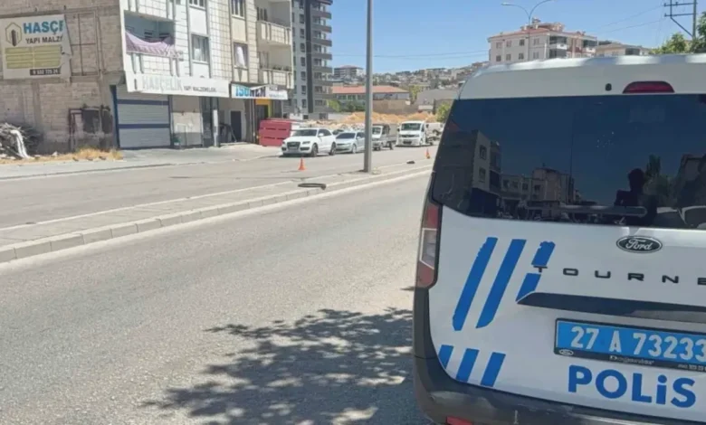 sokakta eşine silahlı saldırı - Sokakta Dehşet: Eşine Silahlı Saldırı